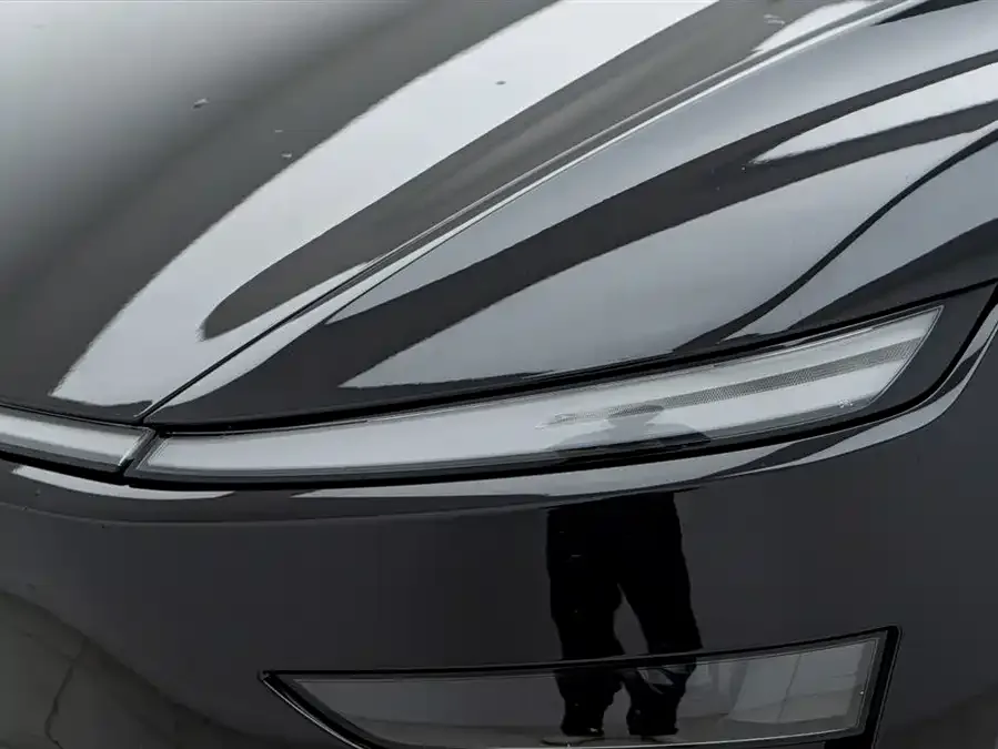 Tesla Model Y Model Y 2025 rear-wheel drive version 2026 — миниатюра 3