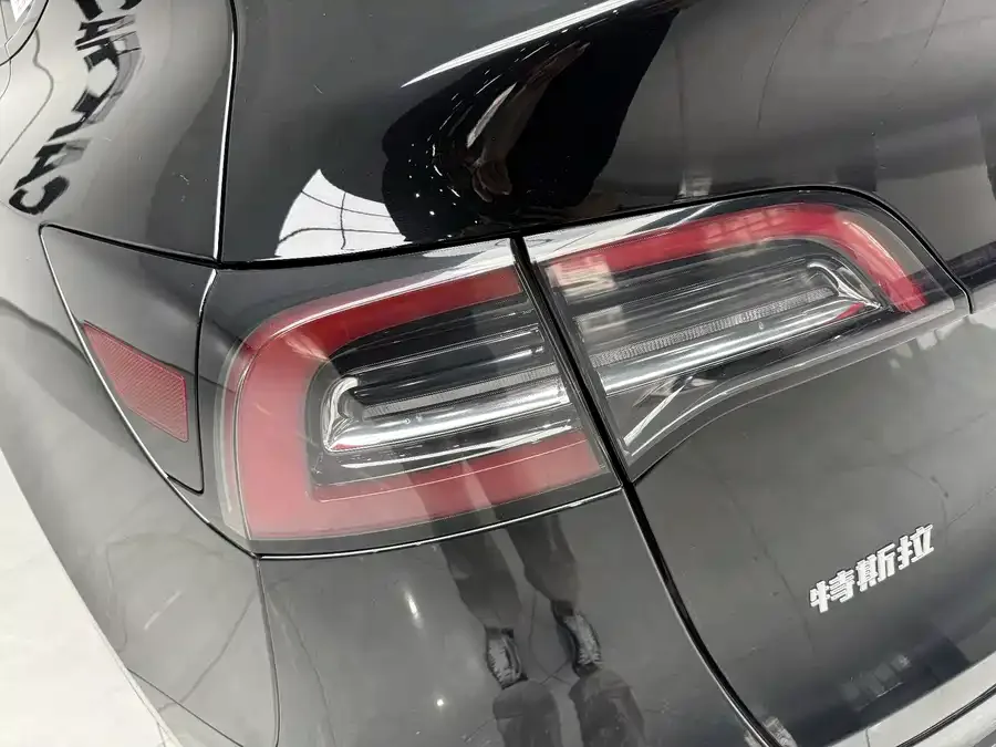 Tesla Model Y Model Y 2022 facelift rear-wheel drive version 2023 — миниатюра 5