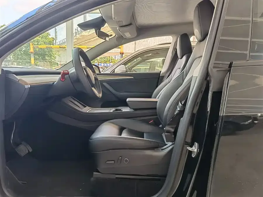 Tesla Model Y Model Y 2022 facelift rear-wheel drive version 2023 — миниатюра 2