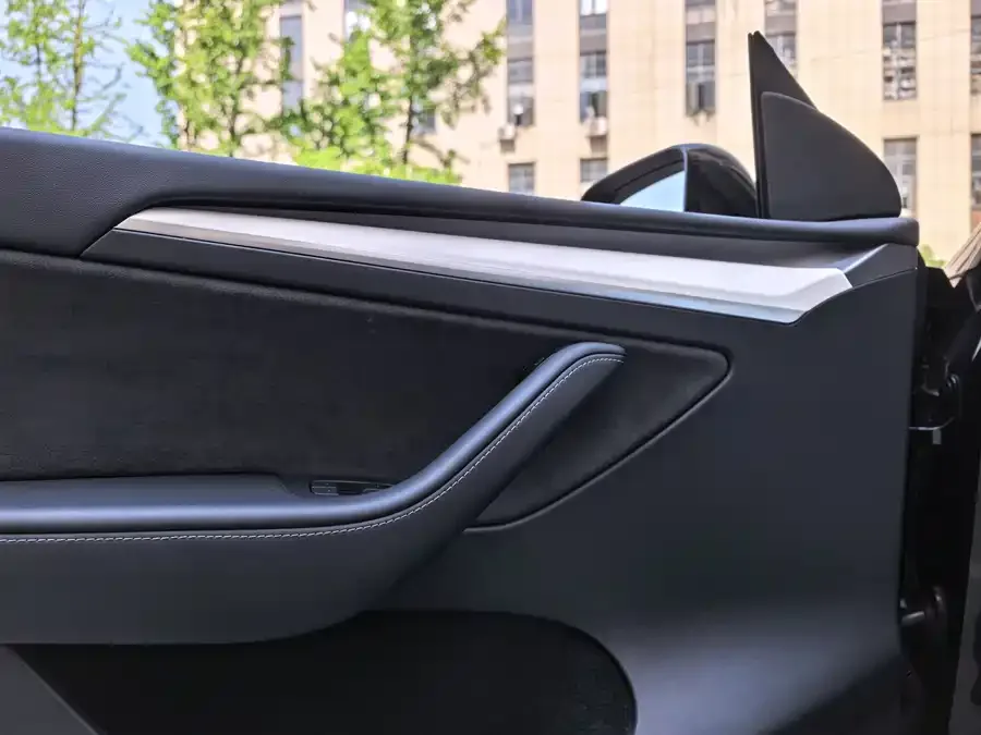 Tesla Model Y Model Y 2022 Long Range All-Wheel Drive Version 2022 — миниатюра 2