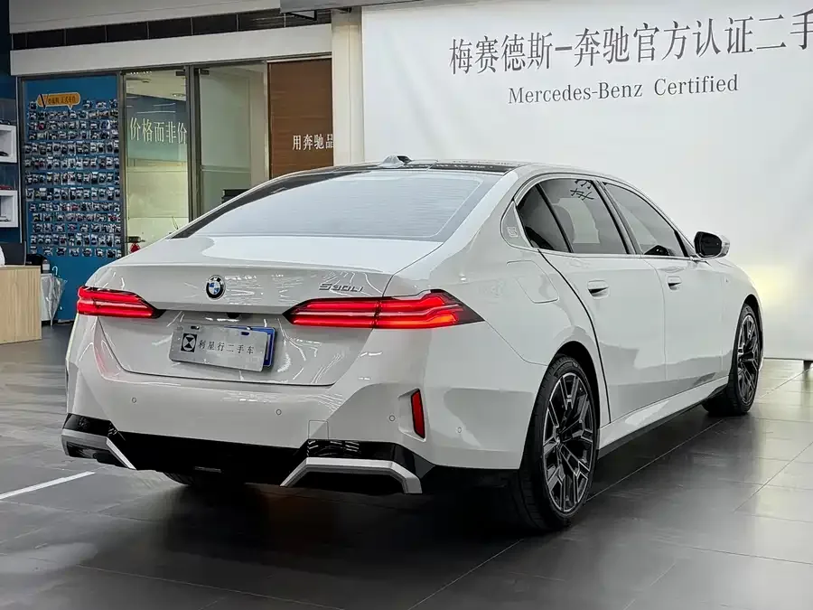 BMW 5 Series BMW 5 Series 2024 530Li Exclusive M Sports Package 2024 — миниатюра 2