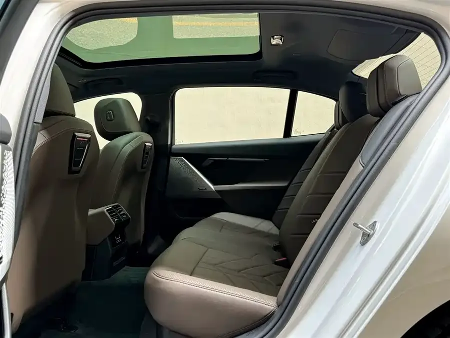 BMW 5 Series BMW 5 Series 2024 525Li M Sports Package 2024 — миниатюра 3