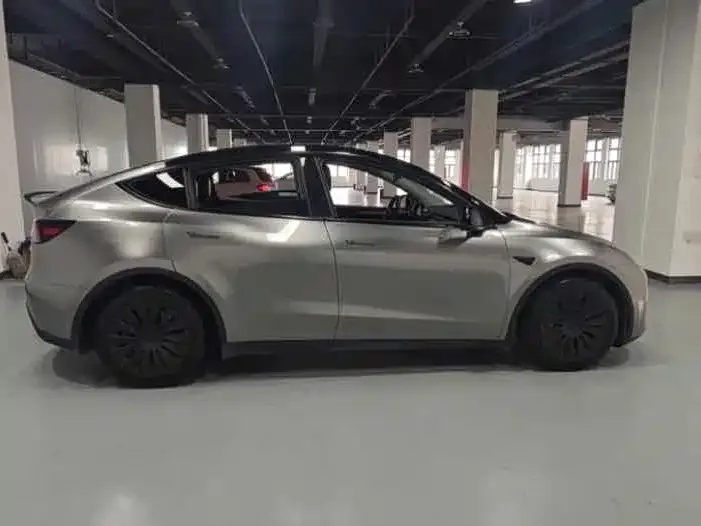 Tesla Model Y Model Y 2022 Long Range All-Wheel Drive Version 2022 — миниатюра 3