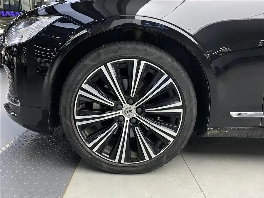 Volvo S90 2022 B5 Zhiyuan Luxury Edition 2022 — миниатюра 4