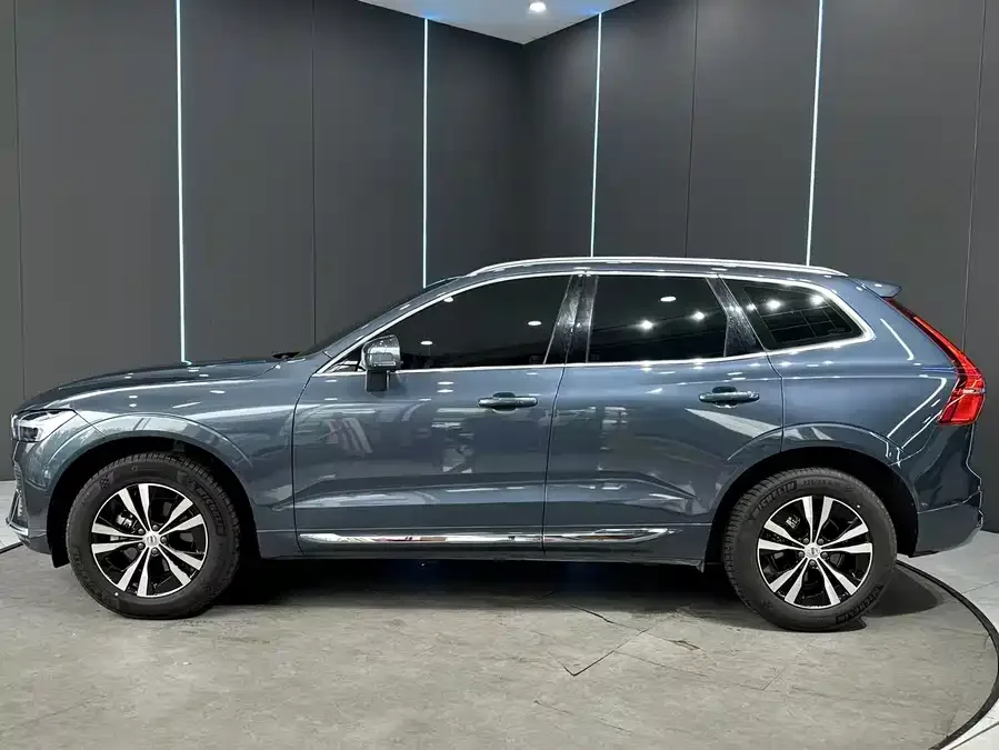 Volvo XC60 2024 B5 4WD Zhiyi Luxury Edition 2024 — миниатюра 4
