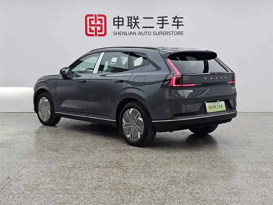 Volvo XC70 plug-in hybrid 2026 four-wheel drive long-range Core 2026 — миниатюра 4