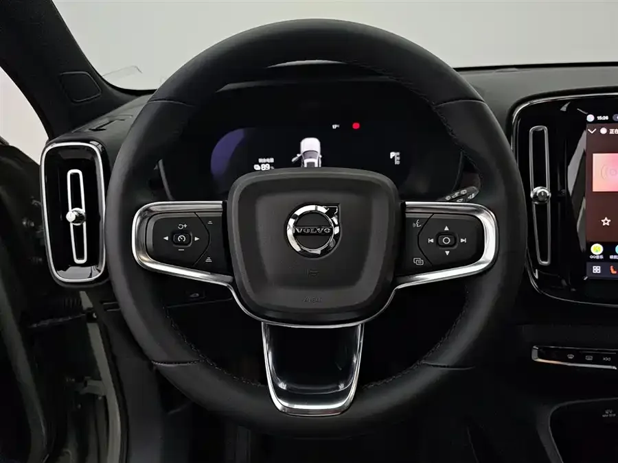 Volvo XC40 New Energy 2023 Long Range Edition 2023 — миниатюра 3