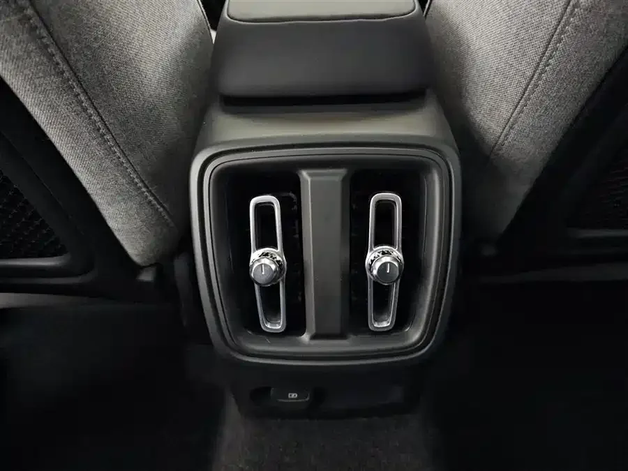 Volvo XC40 New Energy 2023 Long Range Edition 2023 — миниатюра 4