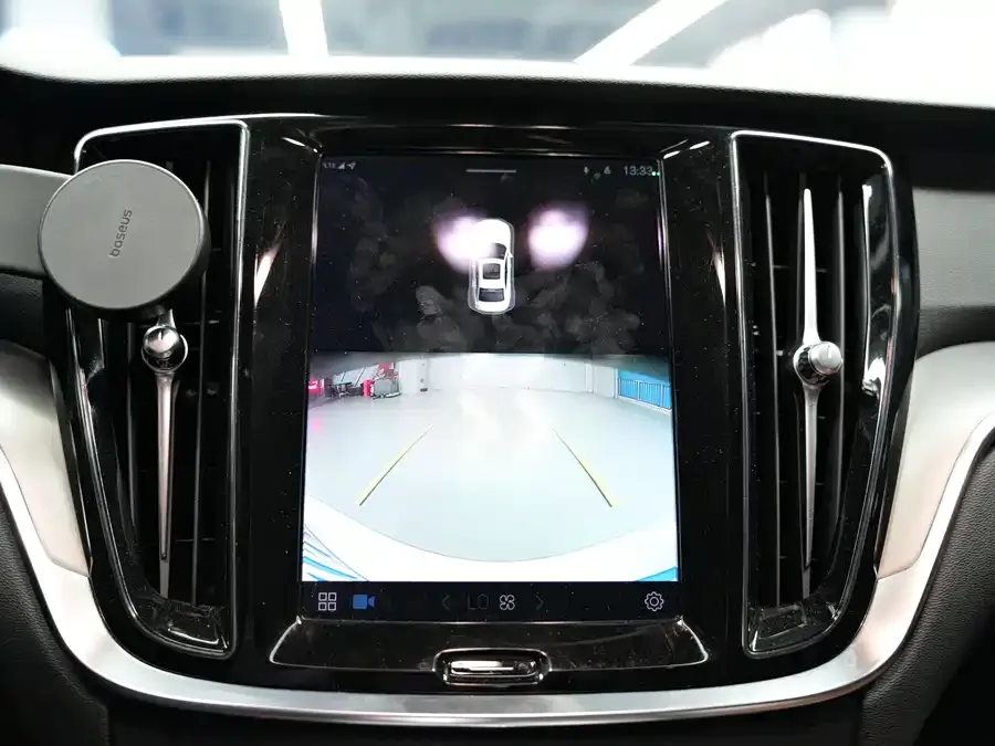 Volvo S60 2023 B4 Zhiyi Luxury Edition 2023 — миниатюра 5