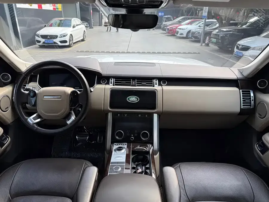 Land Rover Range Rover Range Rover 2022 3.0 L6 360PS Legend Edition 2022 — миниатюра 2
