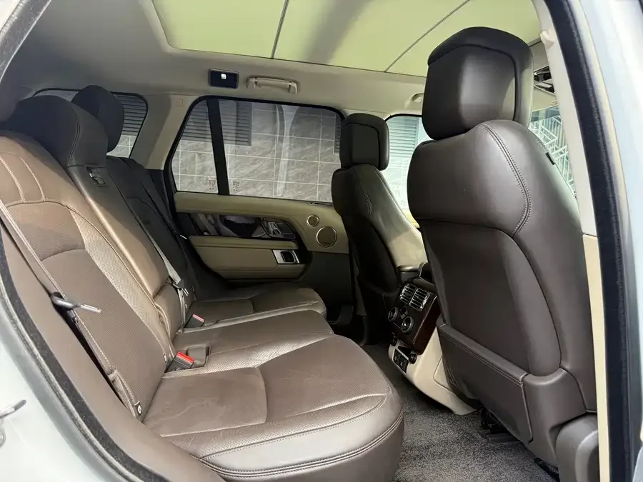 Land Rover Range Rover Range Rover 2022 3.0 L6 360PS Legend Edition 2022 — миниатюра 3