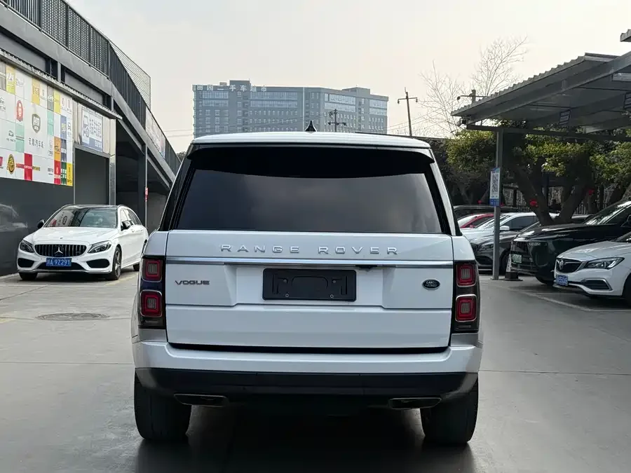 Land Rover Range Rover Range Rover 2022 3.0 L6 360PS Legend Edition 2022 — миниатюра 4