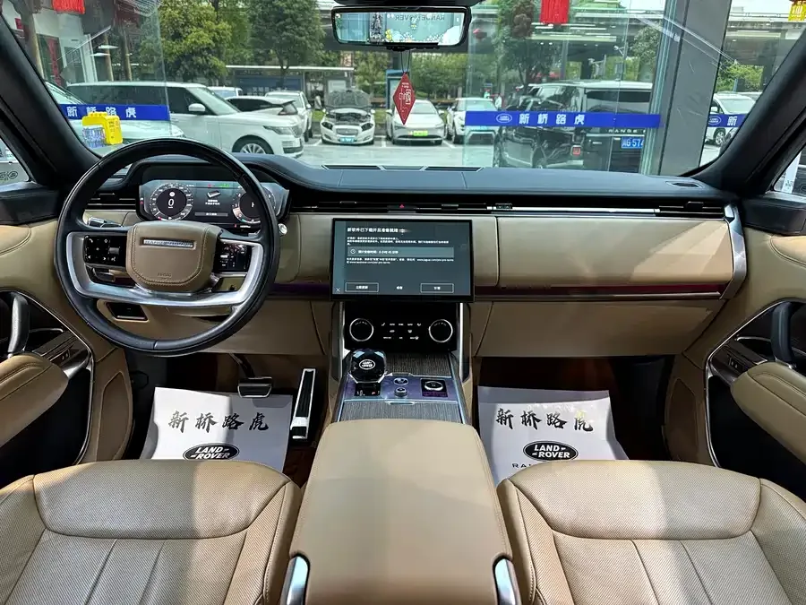 Land Rover Range Rover Range Rover 2023 3.0 L6 400PS Extended Edition 2022 — миниатюра 2