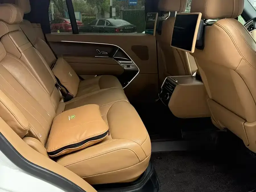 Land Rover Range Rover Range Rover 2024 3.0 L6 400PS Genesis Extended Edition 2024 — миниатюра 3