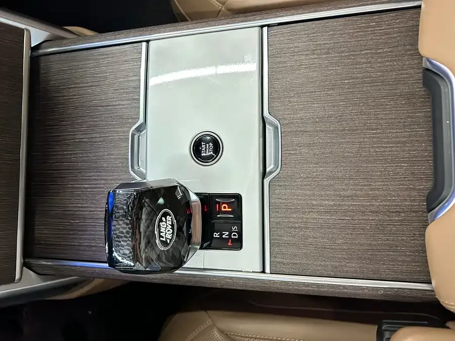 Land Rover Range Rover Range Rover 2024 3.0 L6 400PS Grand Extended Edition 7 Seaters 2024 — миниатюра 3