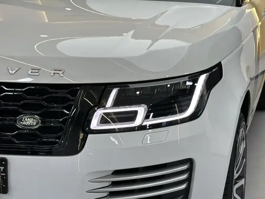 Land Rover Range Rover Range Rover 2022 3.0 L6 400PS Honor Creation Extended Edition 2022 — миниатюра 3