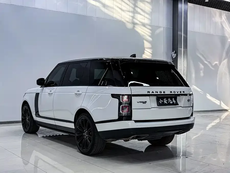 Land Rover Range Rover Range Rover 2022 3.0 L6 400PS Legendary Extended Classic Edition 2022 — миниатюра 2