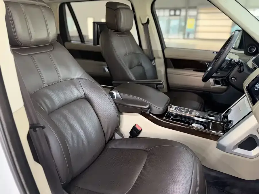 Land Rover Range Rover Range Rover 2022 3.0 L6 400PS Legendary Extended Classic Edition 2022 — миниатюра 3