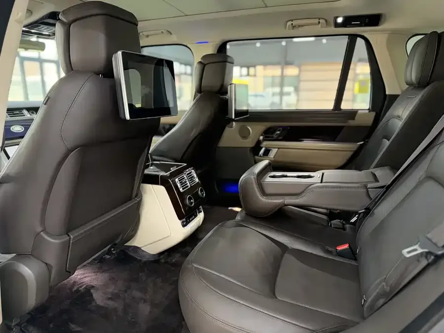 Land Rover Range Rover Range Rover 2022 3.0 L6 400PS Legendary Extended Classic Edition 2022 — миниатюра 4