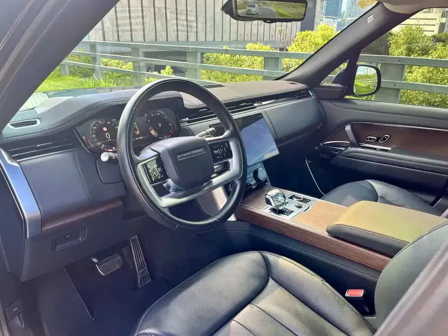 Land Rover Range Rover Range Rover 2023 3.0 L6 400PS Genesis Extended Edition 2022 — миниатюра 3
