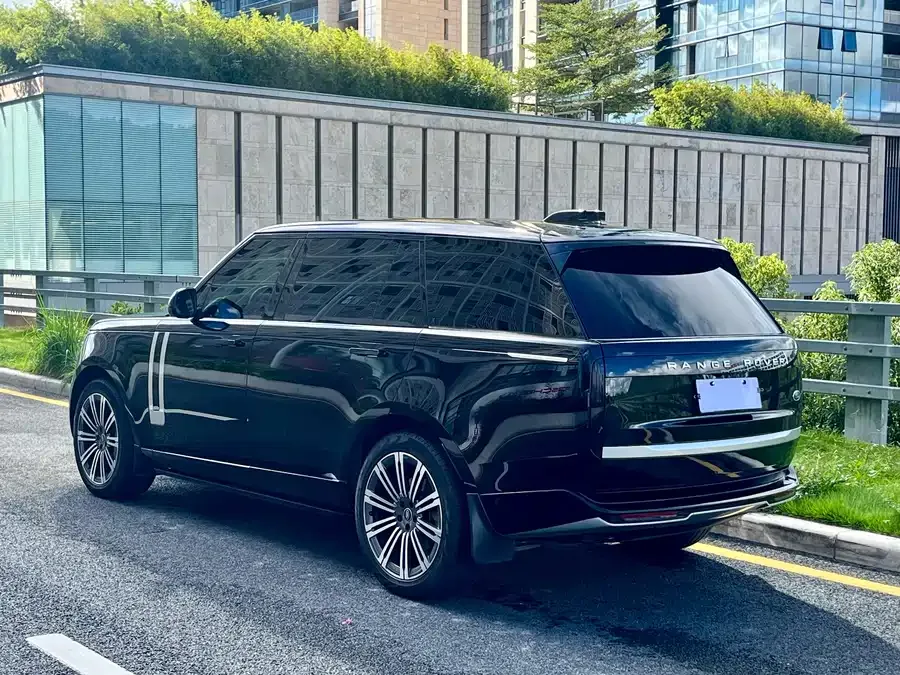 Land Rover Range Rover Range Rover 2023 3.0 L6 400PS Genesis Extended Edition 2022 — миниатюра 4
