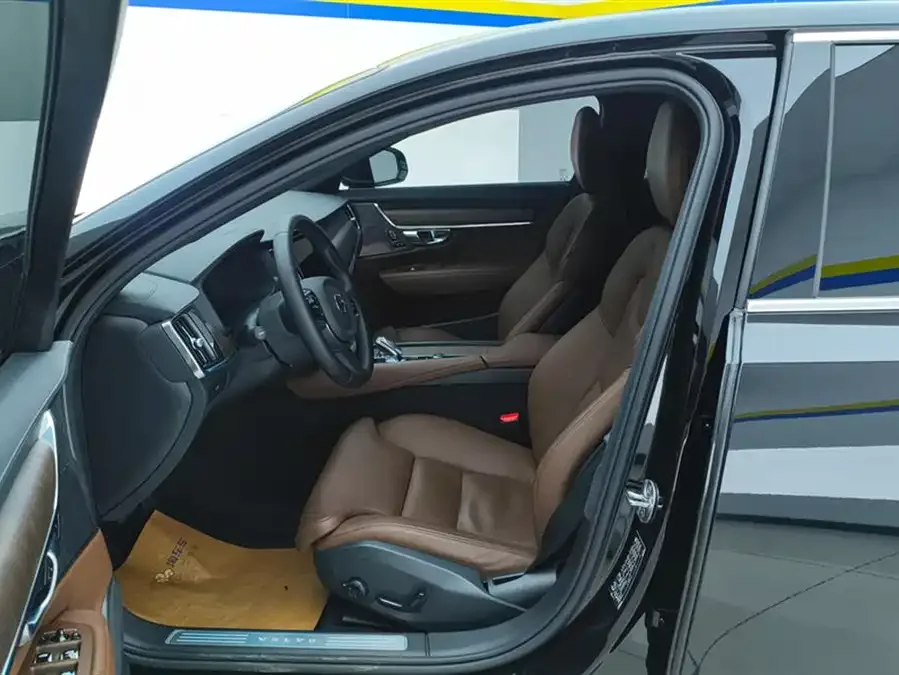 Volvo S90 2025 B5 Zhiyuan Luxury Edition 2024 — миниатюра 3