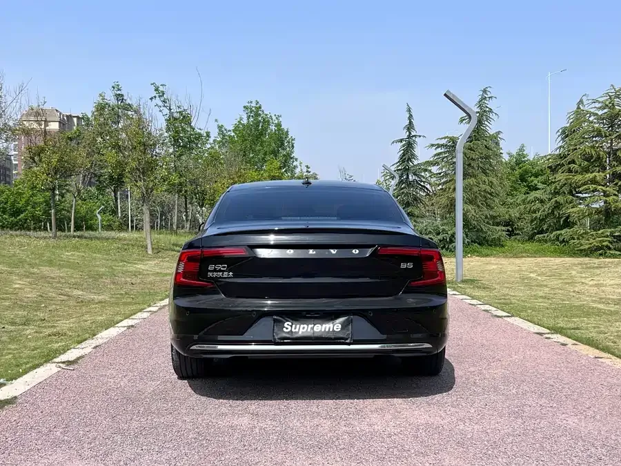 Volvo S90 2023 B5 Zhiyi Luxury Edition 2023 — миниатюра 3
