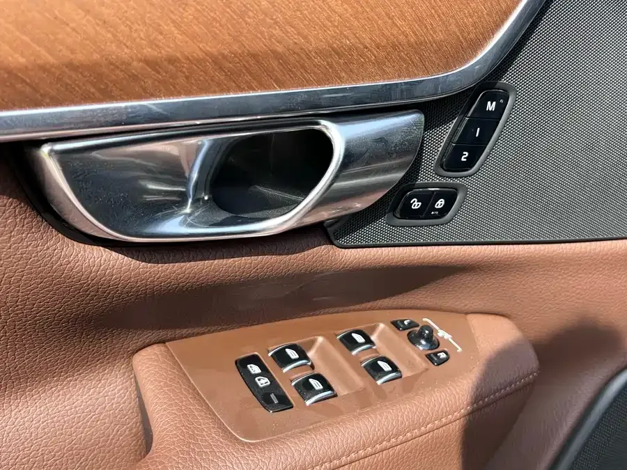 Volvo S90 2023 B5 Zhiyi Luxury Edition 2023 — миниатюра 4