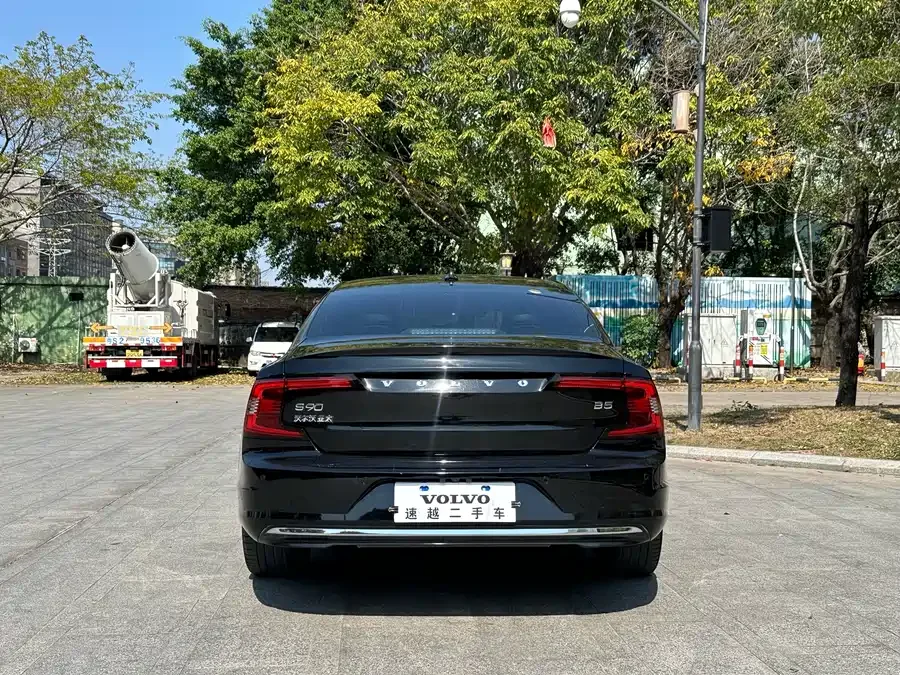 Volvo S90 2022 B5 Zhiyuan Luxury Edition 2022 — миниатюра 4