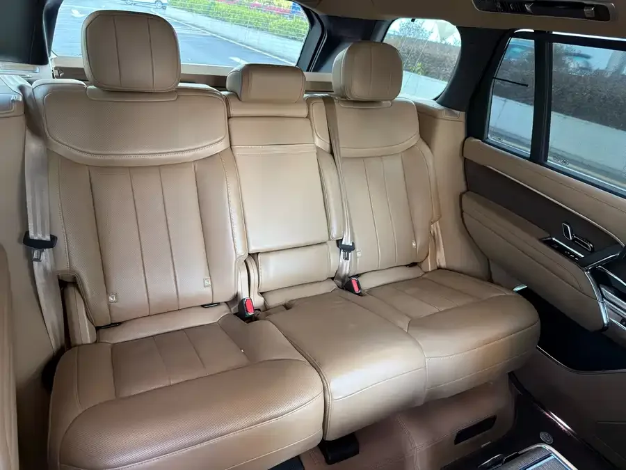 Land Rover Range Rover Range Rover 2023 3.0 L6 400PS Genesis Extended Edition 2022 — миниатюра 3