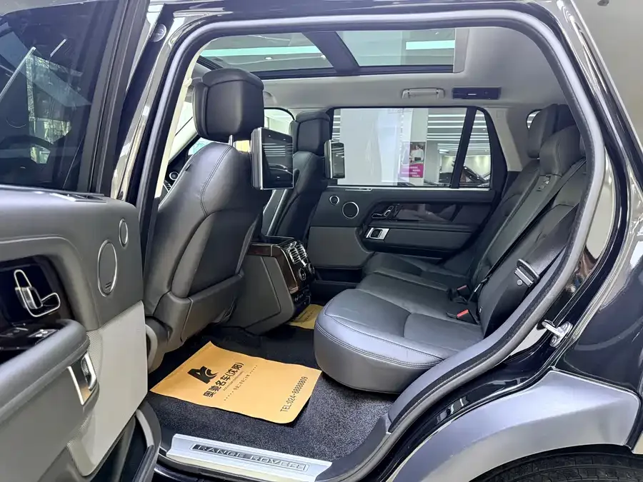 Land Rover Range Rover Range Rover 2022 3.0 L6 400PS Legendary Extended Classic Edition 2022 — миниатюра 3