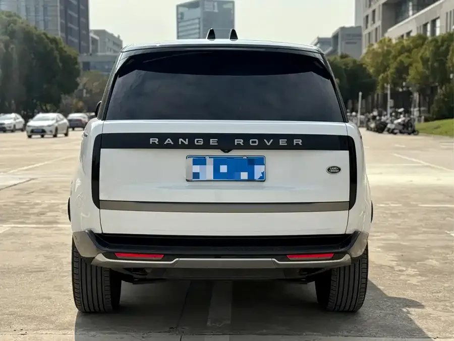 Land Rover Range Rover Range Rover 2024 3.0 L6 400PS Grand Extended Edition 7 Seaters 2024 — миниатюра 3