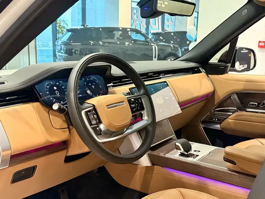 Land Rover Range Rover Range Rover 2025 3.0 L6 400PS Grand Edition 2025 — миниатюра 2