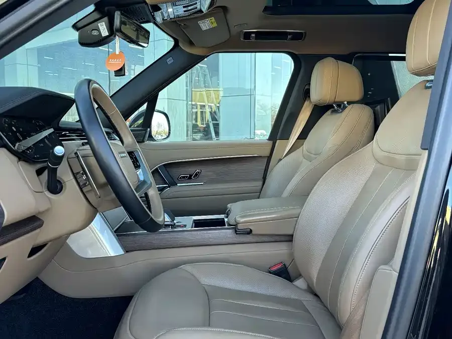 Land Rover Range Rover Range Rover 2024 3.0 L6 400PS Genesis Extended Edition 2024 — миниатюра 3
