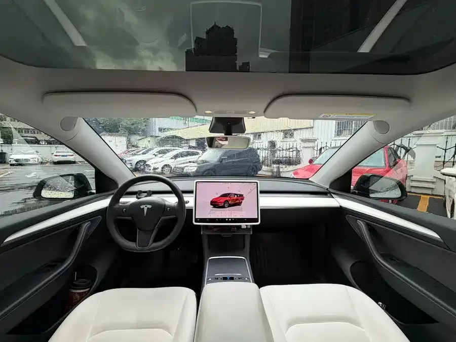 Tesla Model Y Model Y 2022 facelift rear-wheel drive version 2023 — миниатюра 5