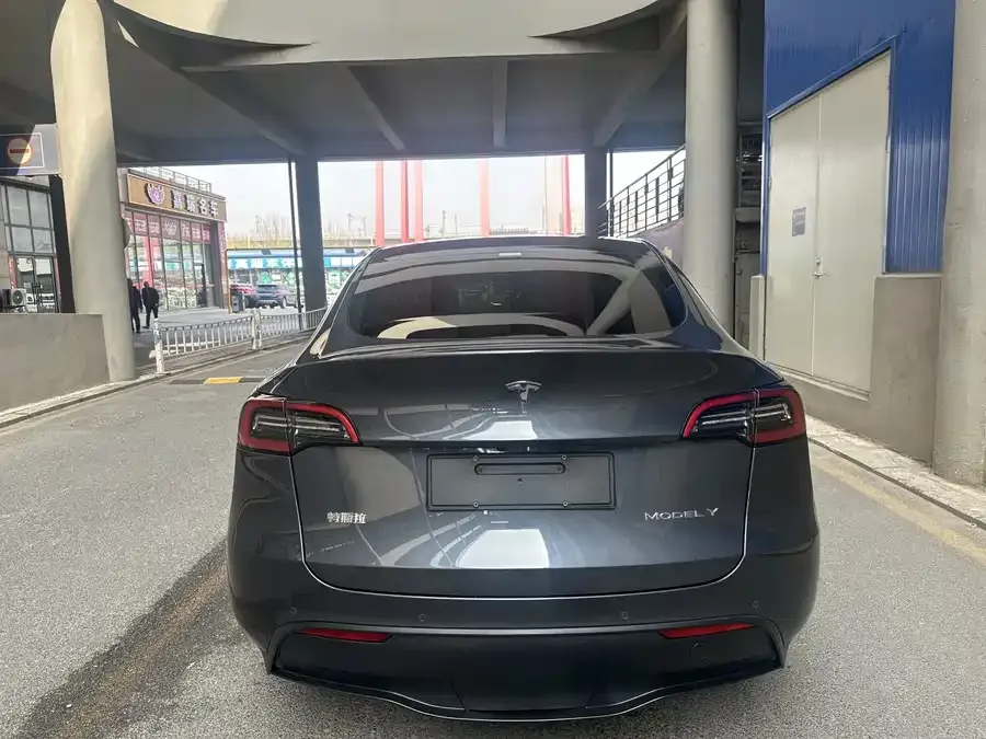 Tesla Model Y Model Y 2022 facelift long-range all-wheel drive version 2023 — миниатюра 5