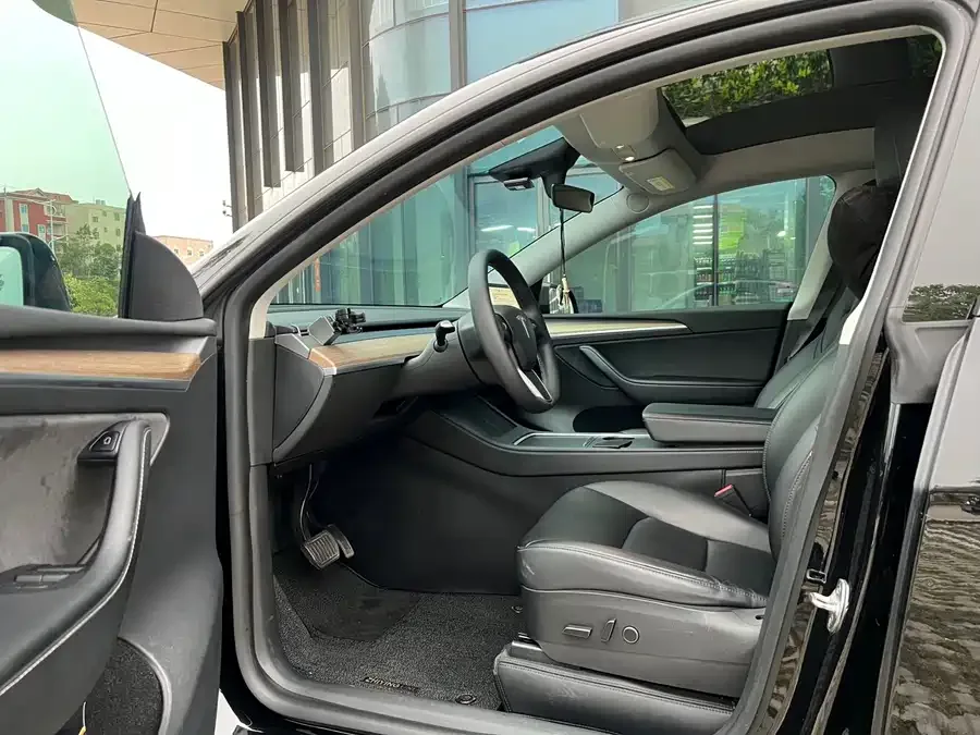 Tesla Model Y Model Y 2022 rear-wheel drive version 2022 — миниатюра 4
