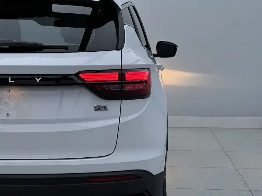 Geely Coolray SX11 Binyue 2021 1.4T DCT Platinum Edition 2022 — миниатюра 2