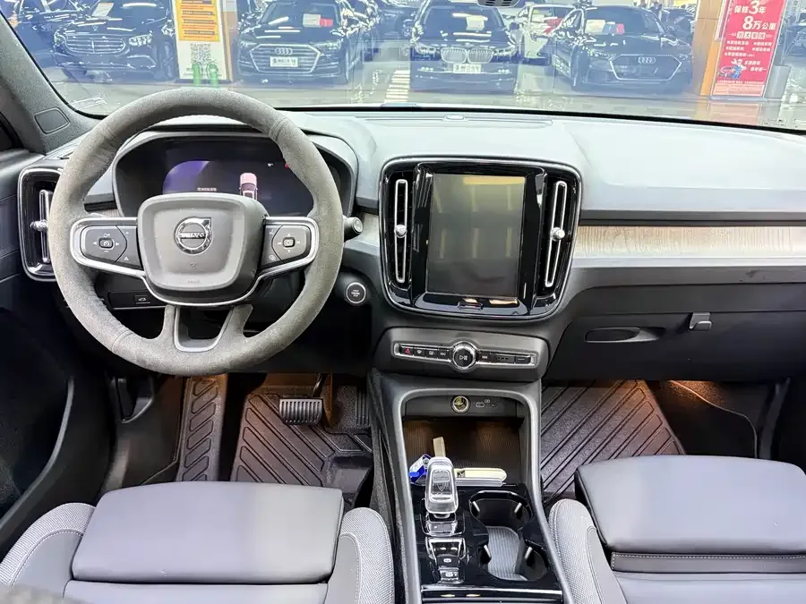 Volvo XC40 2023 B3 Zhiyuan Luxury Edition 2023 — миниатюра 2