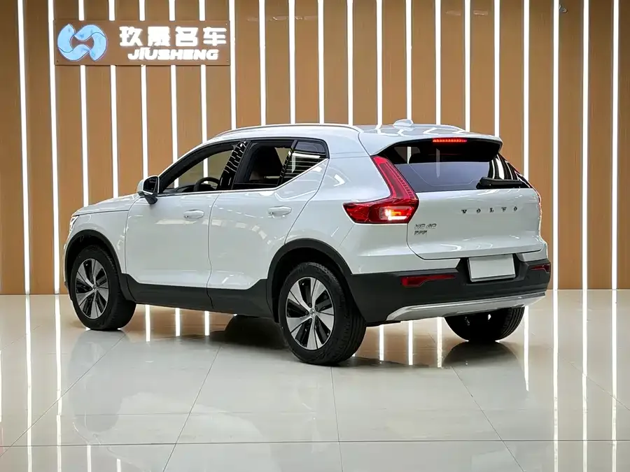 Volvo XC40 2023 B3 Zhiyuan Luxury Edition 2023 — миниатюра 5