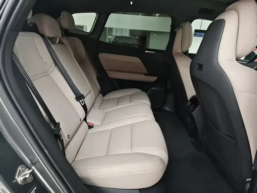 Volvo XC70 plug-in hybrid 2026 Volvo XC70 Plug-in Hybrid All-Wheel Drive Ultra 2025 — миниатюра 2