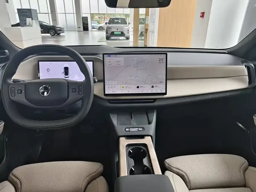 Volvo XC70 plug-in hybrid 2026 Volvo XC70 Plug-in Hybrid All-Wheel Drive Ultra 2025 — миниатюра 3