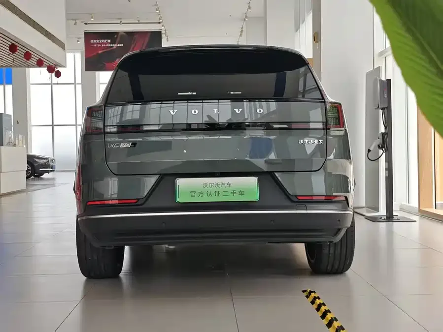 Volvo XC70 plug-in hybrid 2026 Volvo XC70 Plug-in Hybrid All-Wheel Drive Ultra 2025 — миниатюра 5