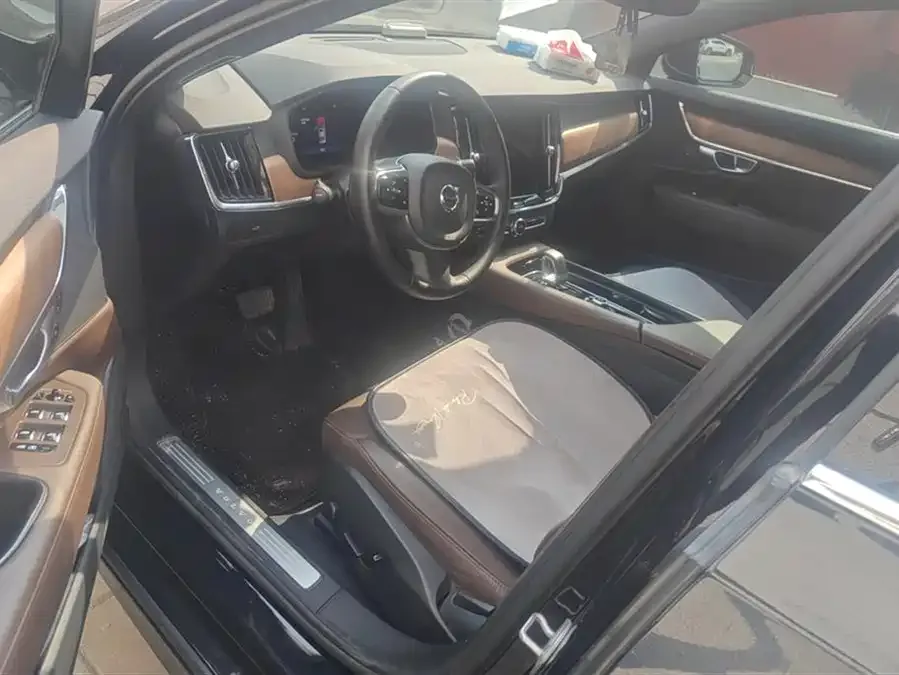 Volvo S90 2024 B5 Luxury Edition 2023 — миниатюра 3