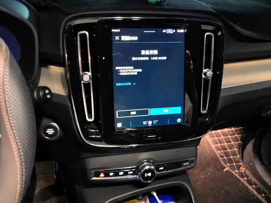 Volvo XC40 2024 B3 Zhiyuan Luxury Edition 2023 — миниатюра 4
