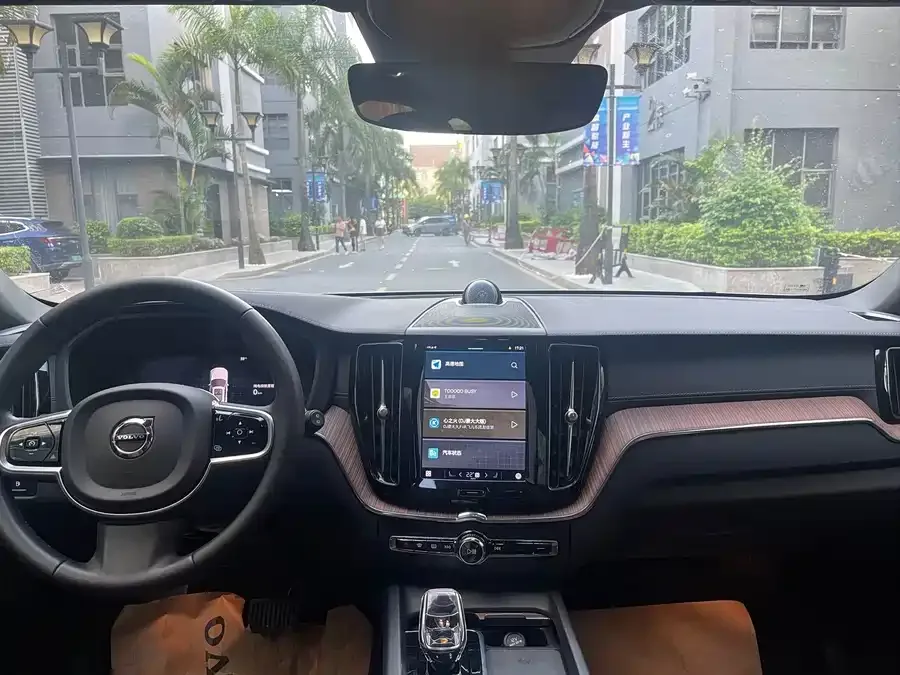 Volvo XC60 Plug-in Hybrid 2025 Plug-in Hybrid Long-range Four-wheel Drive Smart Luxury Edition 2025 — миниатюра 5