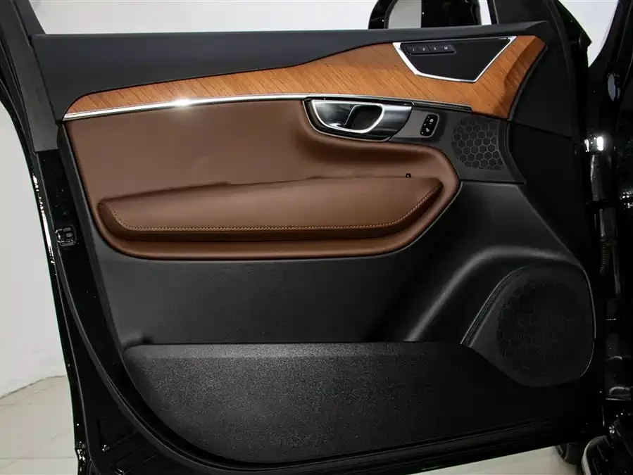 Volvo XC90 2023 B6 Zhiyi Luxury Edition 7 Seaters 2023 — миниатюра 5
