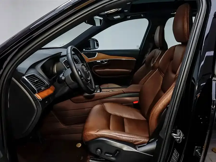 Volvo XC90 2023 B5 Zhixing Deluxe Edition 7-seater 2023 — миниатюра 3