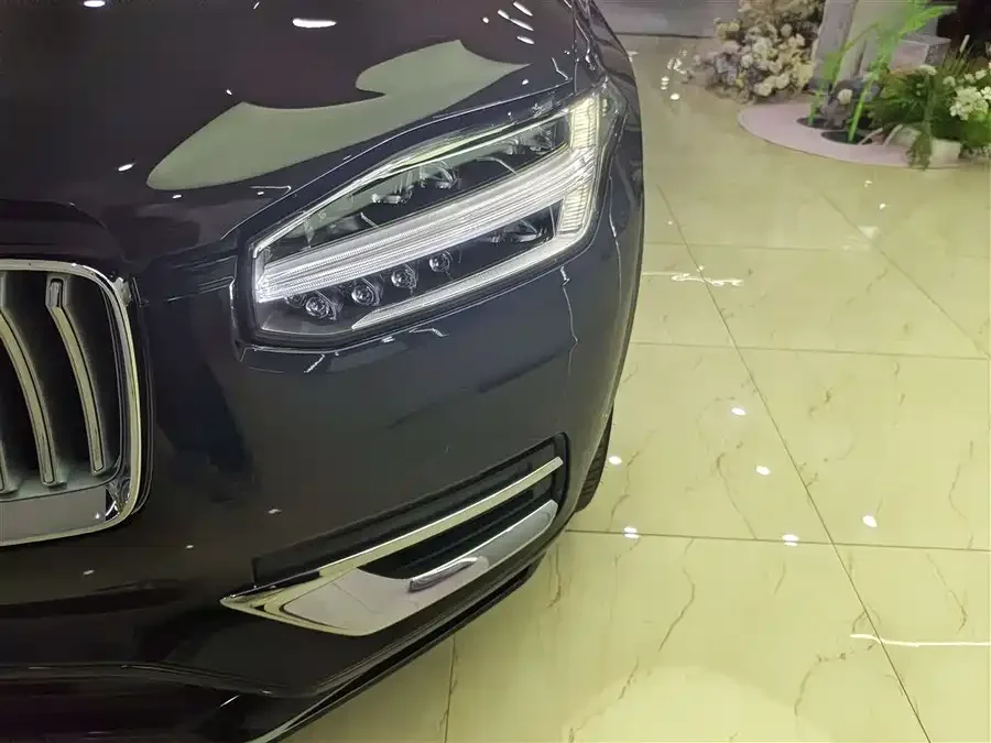 Volvo XC90 2024 B6 Zhiyi Luxury Edition 7 Seaters 2024 — миниатюра 3