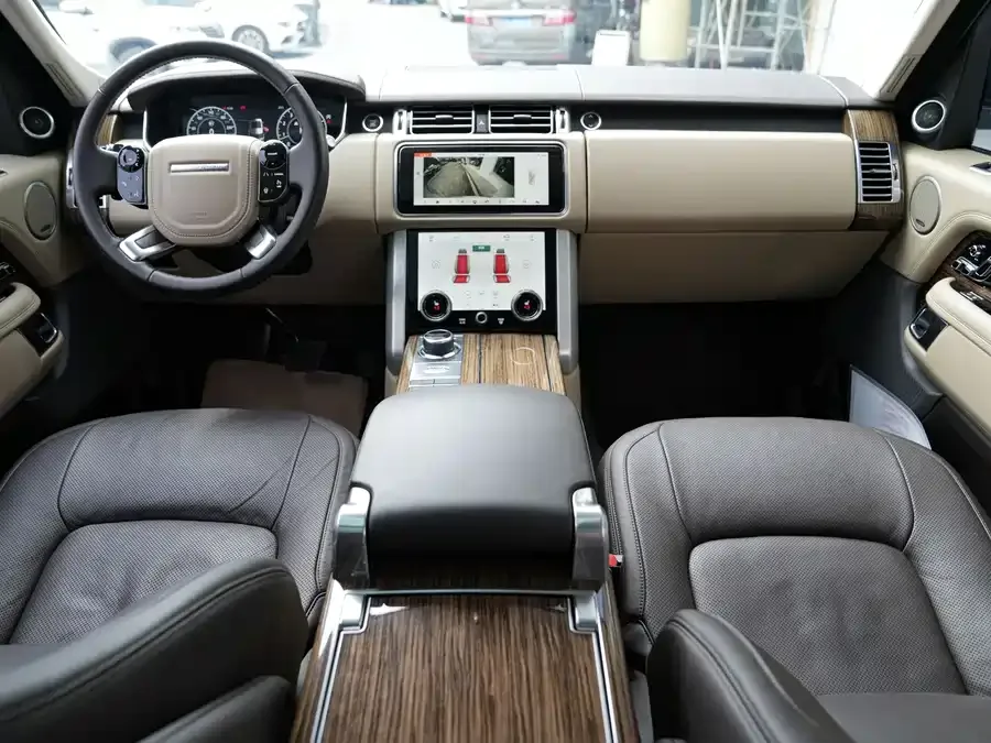 Land Rover Range Rover Range Rover 2022 3.0 L6 400PS Legendary Extended Classic Edition 2022 — миниатюра 3